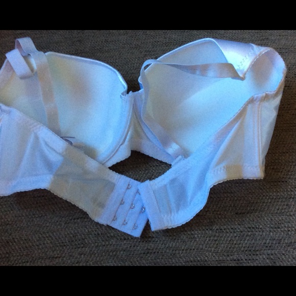 White Ladies Under Underwire Bra NWT - Picture 2 of 6